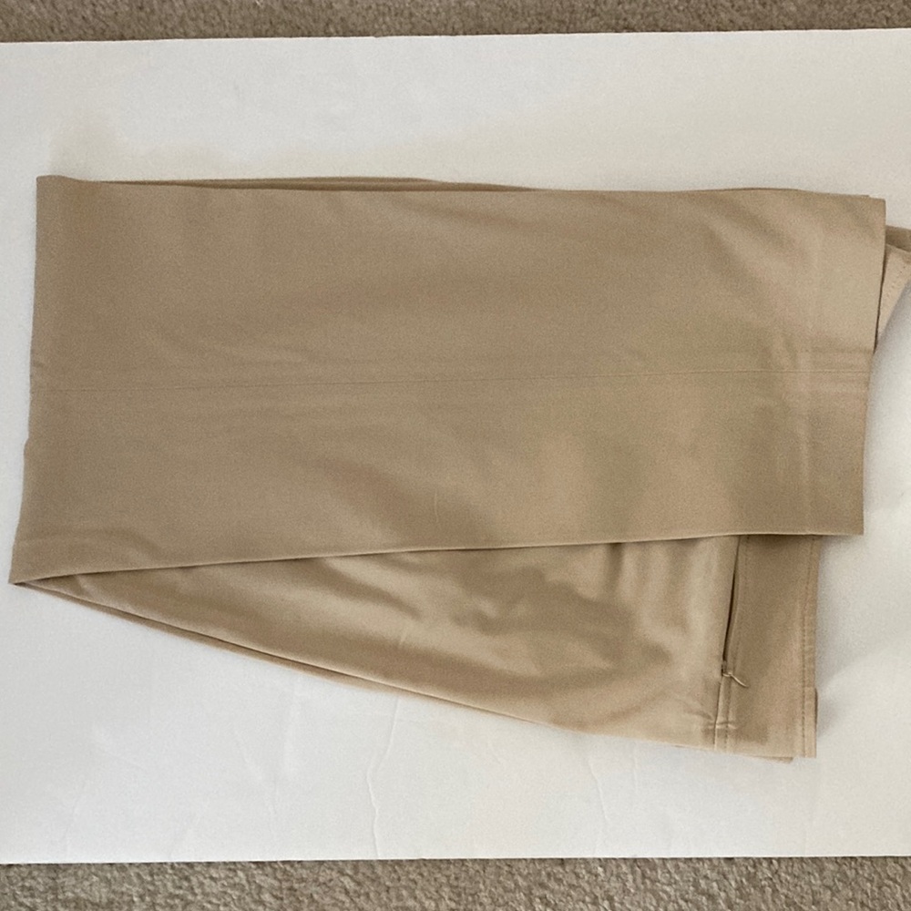 Ann Taylor tan trousers Size 10 60%polyester 32%rayon 8%spandex. Made in Korea